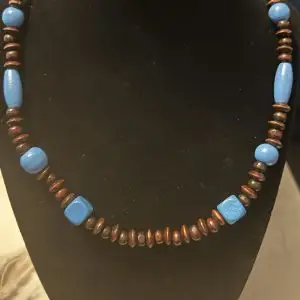 T and C Uni Necklace